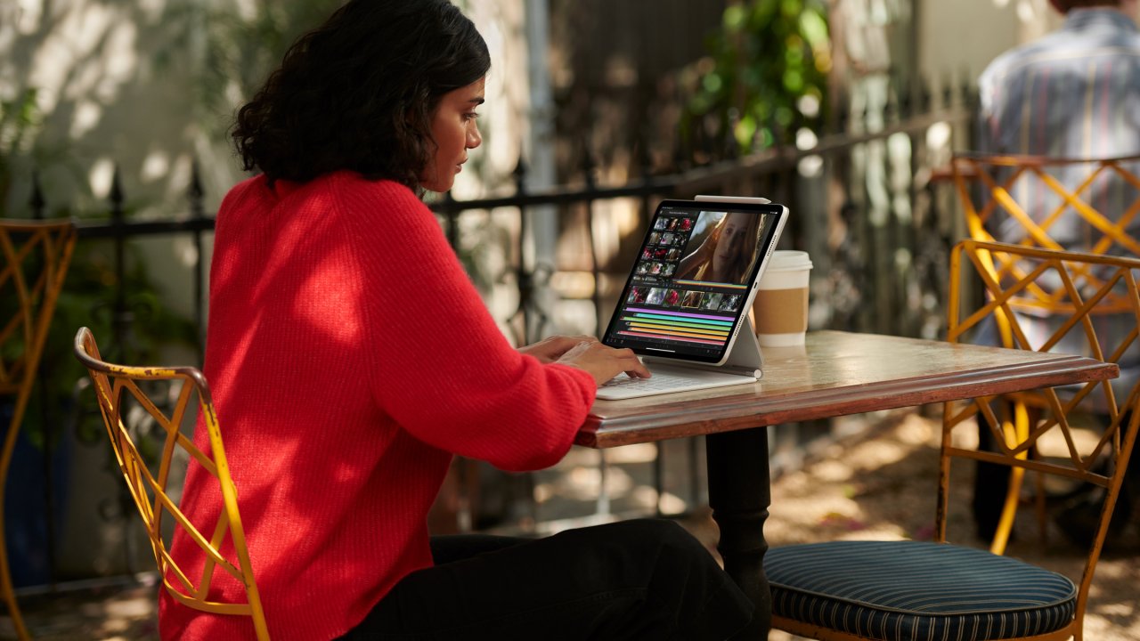 [21/04/2021] Apple iPad Pro 2021 mit optionaler Tastatur-Dock Magic Keyboard.