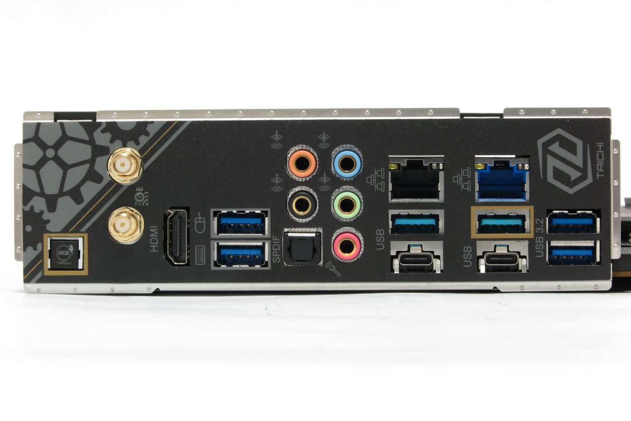 [09/04/2021] Asrock Z590 Taichi: I/O