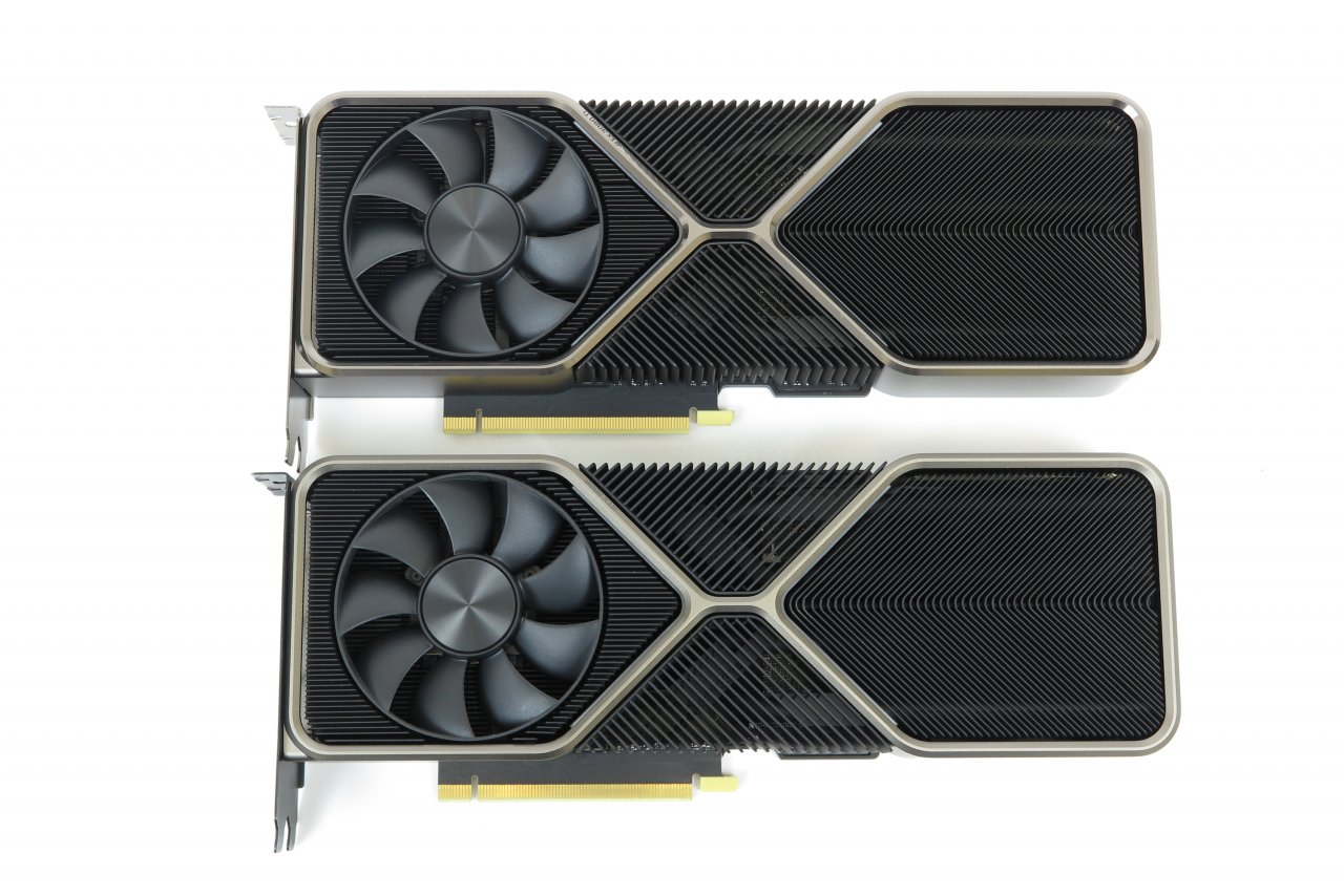 RTX 3080 Ti FE neben RTX 3080 FE: Vorderseite
