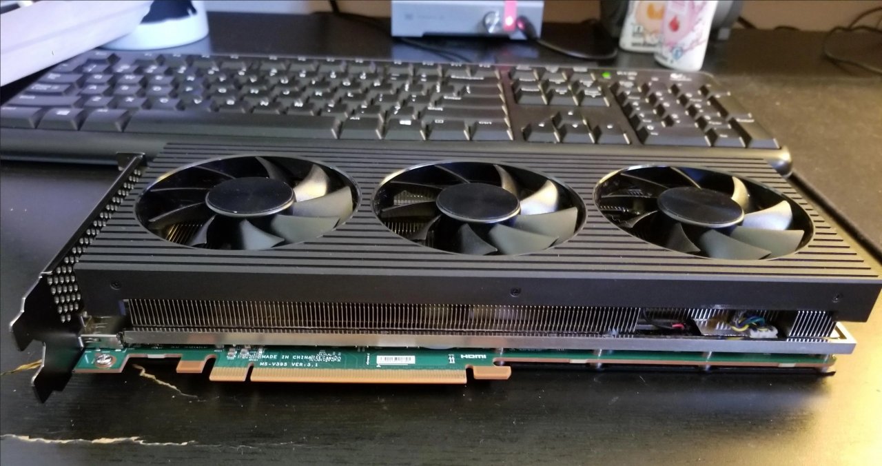 [03/05/2021] Radeon RX 6800 XT ohne RGB: Interessanter Blick auf OEM-Grafikkarte in Alienware-PCs (1)