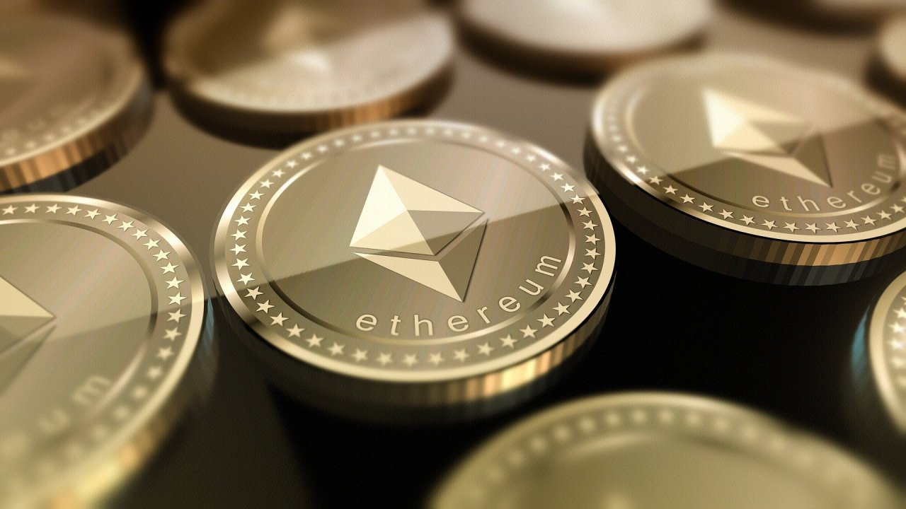 [18/06/2021] Grafikkarten: Mining-Rig-Fertiger wirbt mit Stapeln an AMD-Grafikkarten.