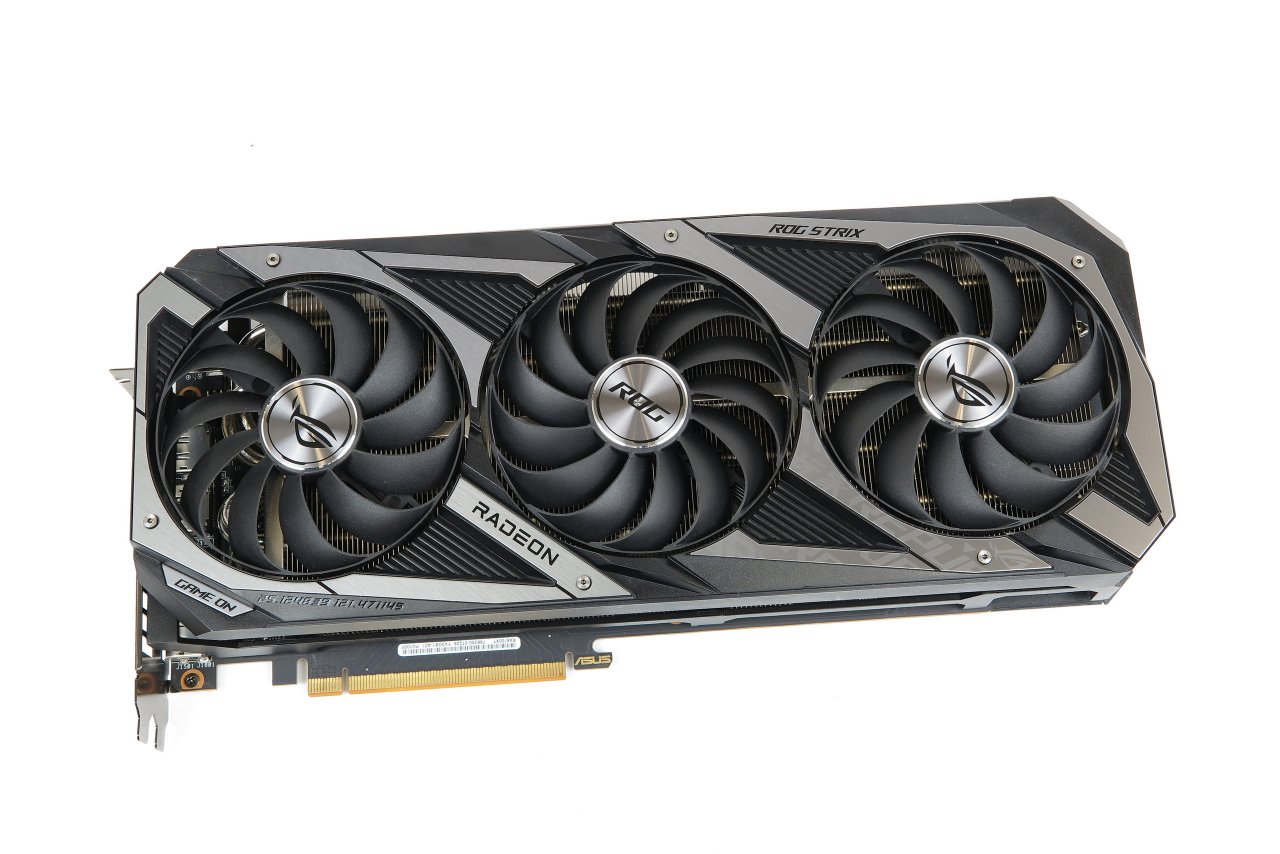 [01/07/2021] Asus Radeon RX 6700 XT ROG Strix O12G:&nbsp;Mit 1,73 kg ist sie die schwerste und schnellste Karte im PCGH-Testlabor – Ersteindruck mit Leistungstest in der PCGH 05/2021 (Artikel einzeln & online via PCGH PLUS).