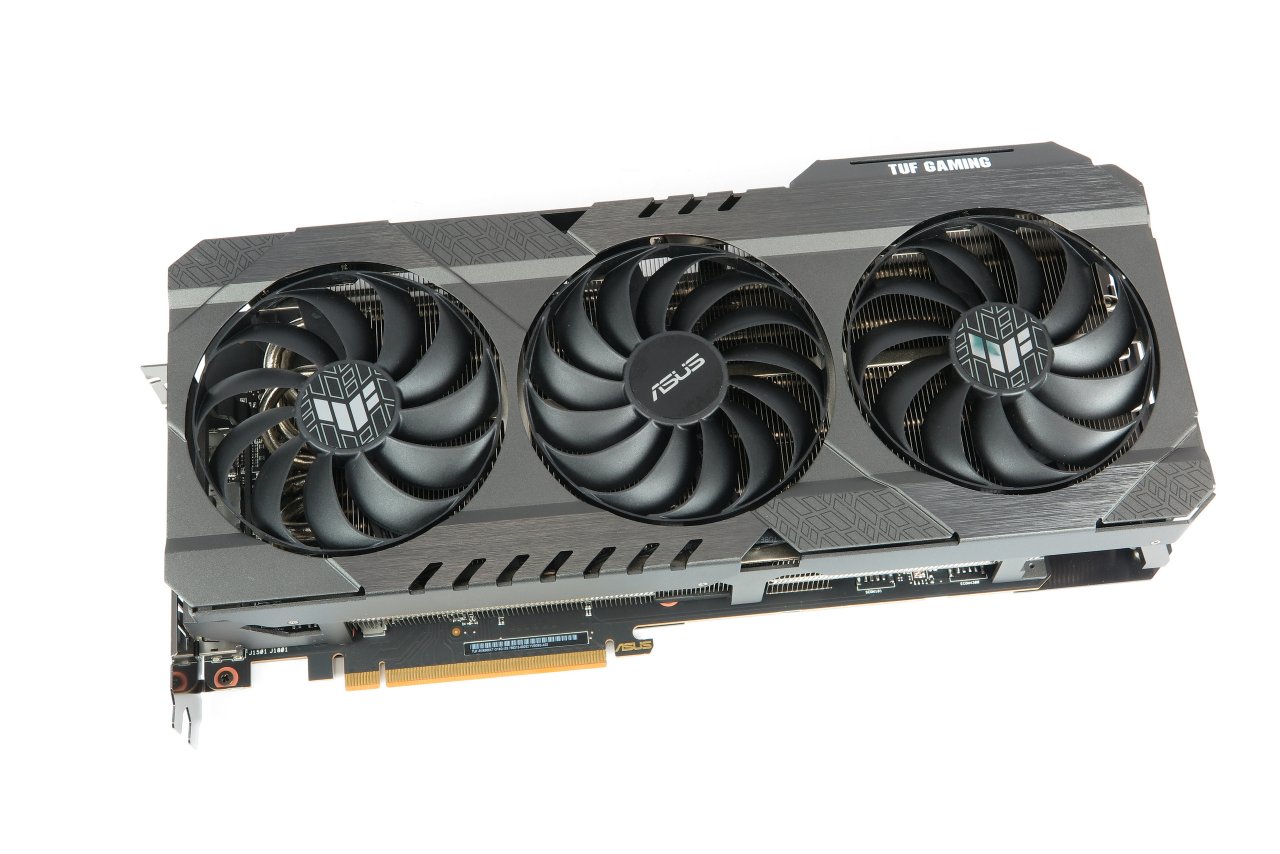 [01/07/2021] Asus Radeon RX 6900 XT TUF O16G: Werkseitige Übertaktung auf offiziell 2.075 MHz (+60 MHz Game Clock) plus stärkere Kühlung als bei der Referenzkarte - eine der besten luftgekühlten Radeon-Grafikkarten.