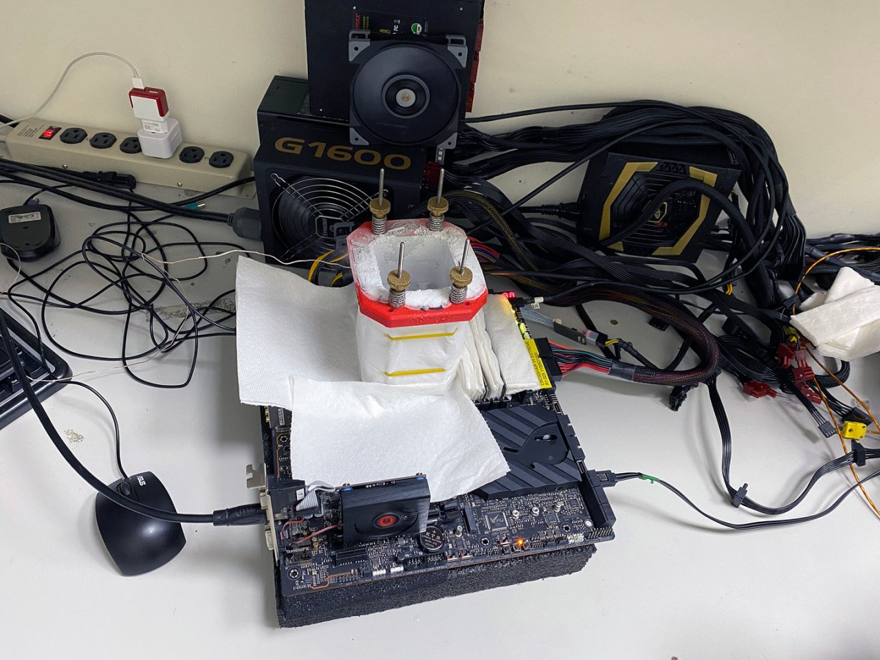 [09/08/2021] Ryzen 3 5300G: Overclocker stellt neue Rekorde für Vierkern-APU ein (1)