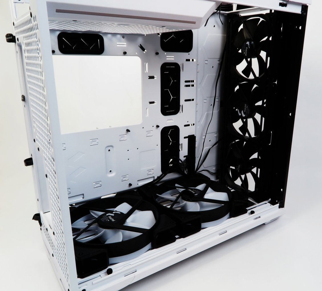 Alternativ-Setup: 2 × 180er-Fans an der Unter- und 3 × 140er-Fans an der Vorderseite.