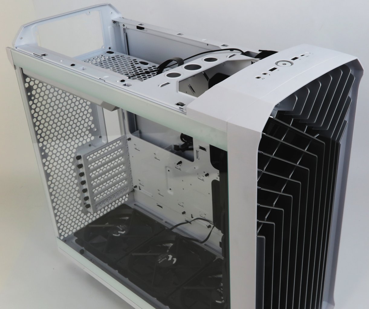 [19/08/2021] Fractal Torrent: Airflow-Gehäuse mit veränderter Netzteilposition im Test (3)