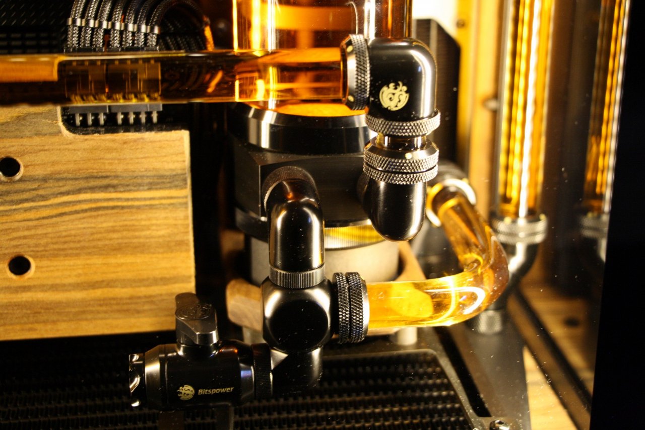 [31/08/2021] Edle Holz-Casemod: Wakü-PC im Lian Li PC-O11 Dynamic (12)