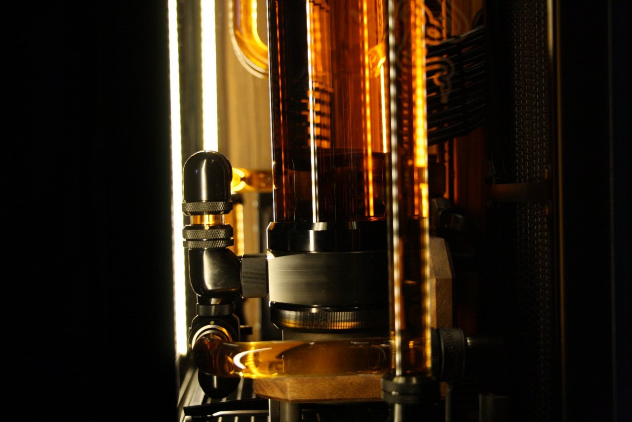 [31/08/2021] Edle Holz-Casemod: Wakü-PC im Lian Li PC-O11 Dynamic (14)