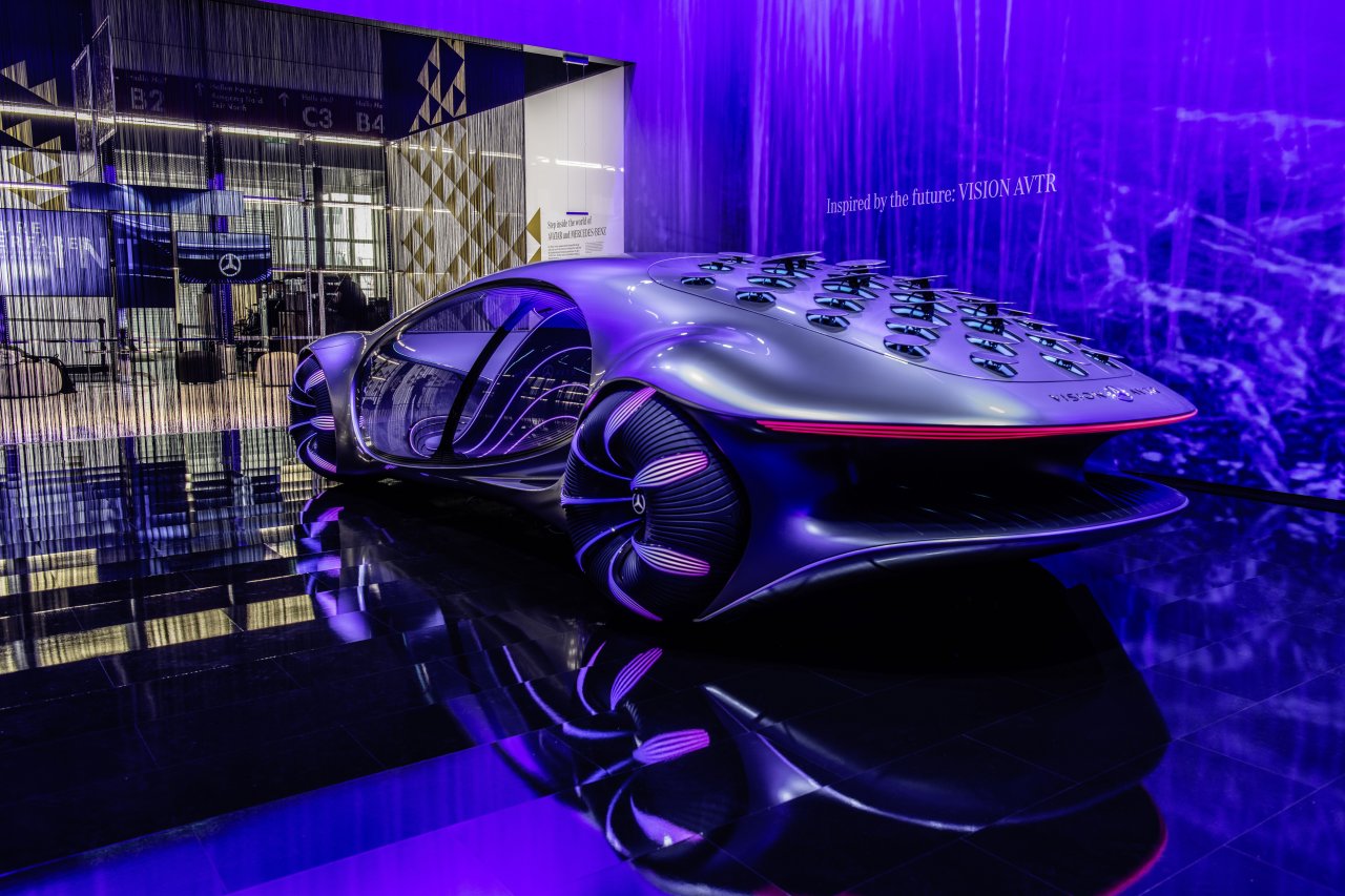 [06/09/2021] Mercedes Vision AVTR 33 Klappen am Heck zur Kommunikation mit der Außenwelt