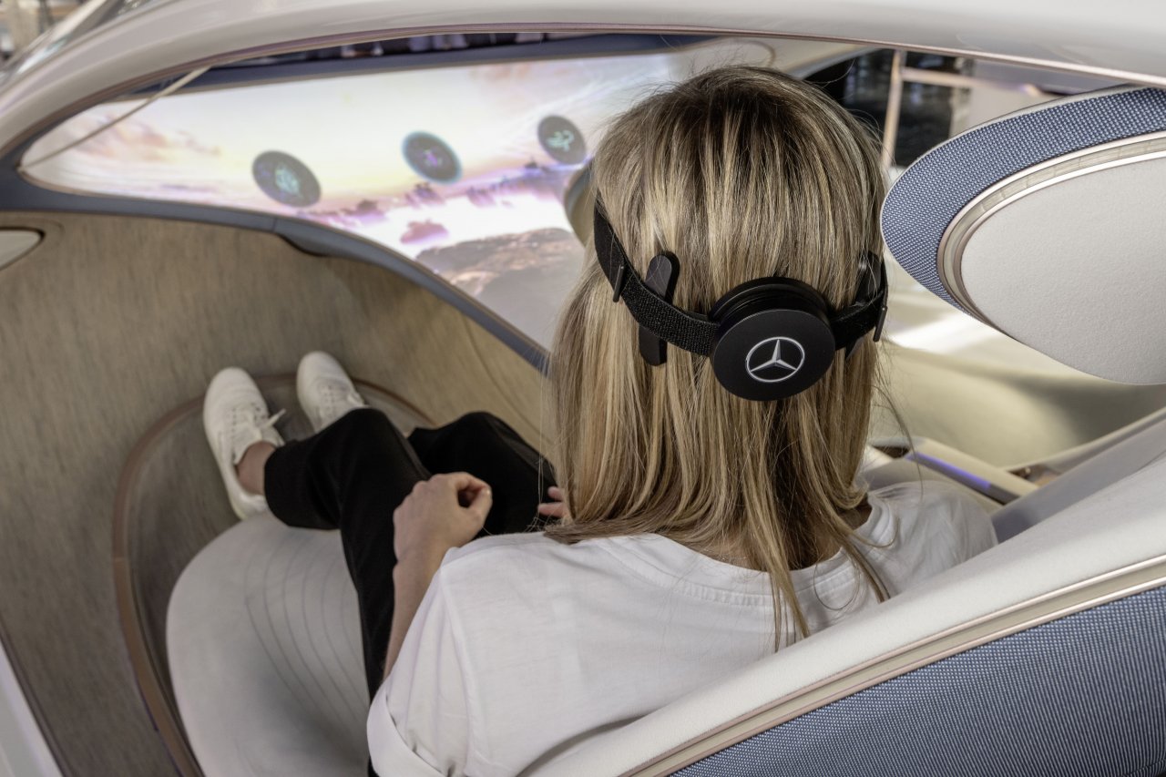 [06/09/2021] Mercedes Vision AVTR Brain Computer Interface