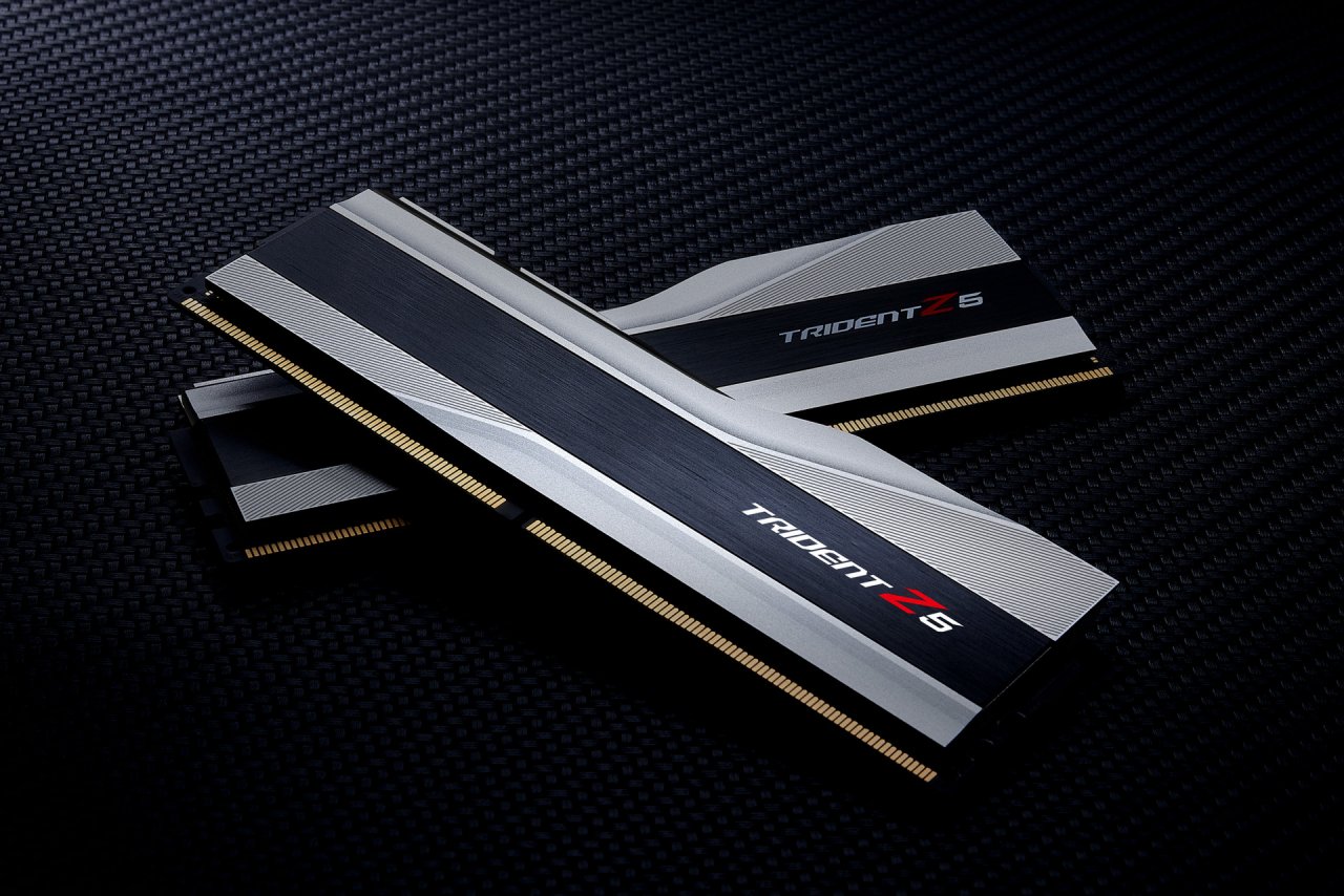 [21/10/2021] G.Skill bringt den Trident Z5 optional auch mit silbernem Kühler sowie mit RGB-Beleuchtung auf den Markt.