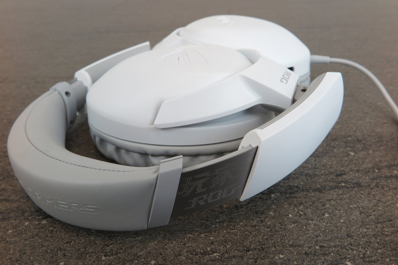 [15/10/2021] Asus Strix Go Core Moonlight White (4)
