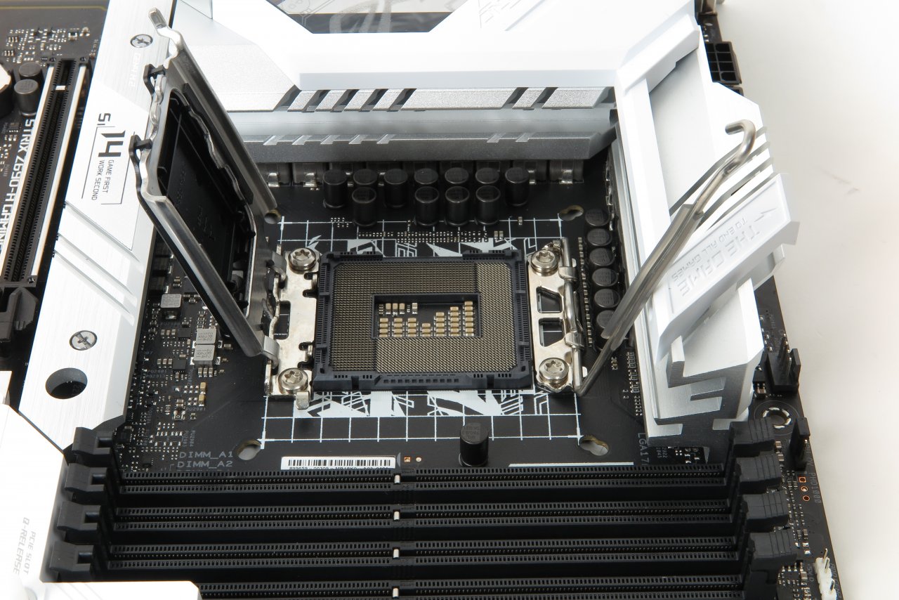 [28/10/2021] Nicht quadratisch, aber genauso praktisch wie bislang und mehr als nur gut: Der Sockel 1700 bietet mit die schnellsten Schnittstellen und in Kombination mit dem Z790 auch die meisten innerhalb des Desktop-Mainstreams.