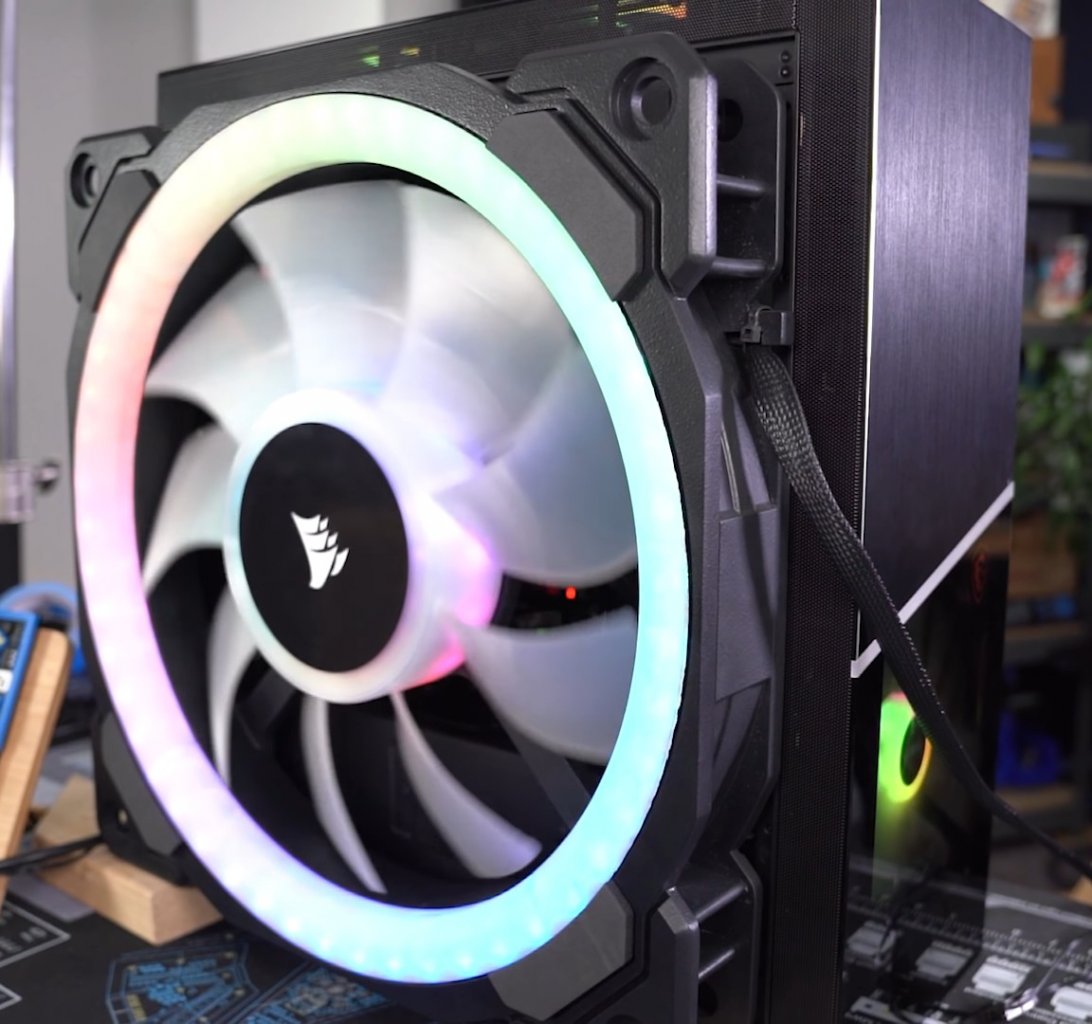 [24/10/2021] Der Corsair LL 500mm RGB ist so groß wie ein ganzes Gehäuse.