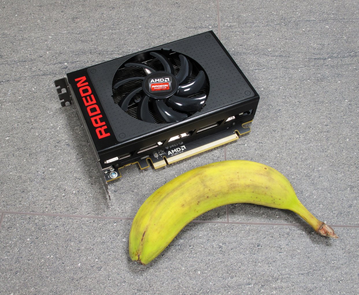 [29/10/2021] Radeon R9 (Ba)Nano: Der wahre Star des Fiji-HBM-Experiments ist nur rund 15 Zentimeter kurz, effizient und schon jetzt ein gefragtes Sammlerobjekt. Sweet!