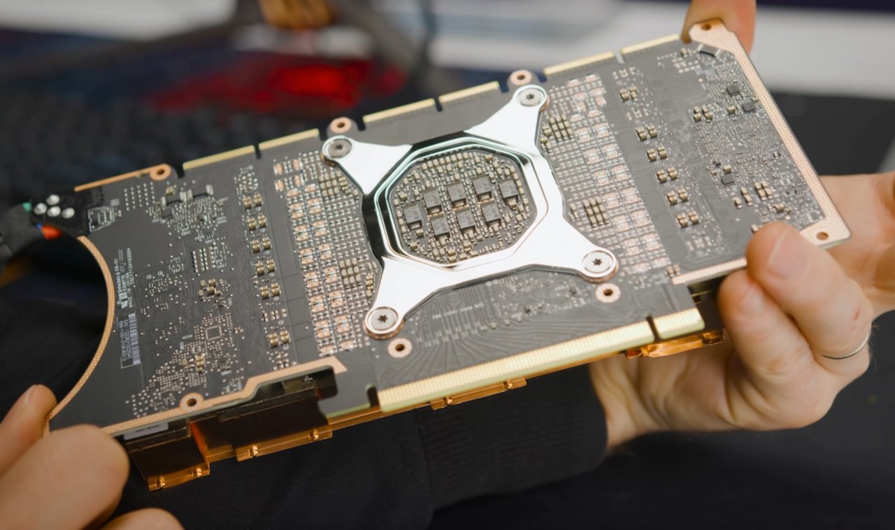 [25/11/2021] Nvidia CMP 170HX: Rückseite des PCBs