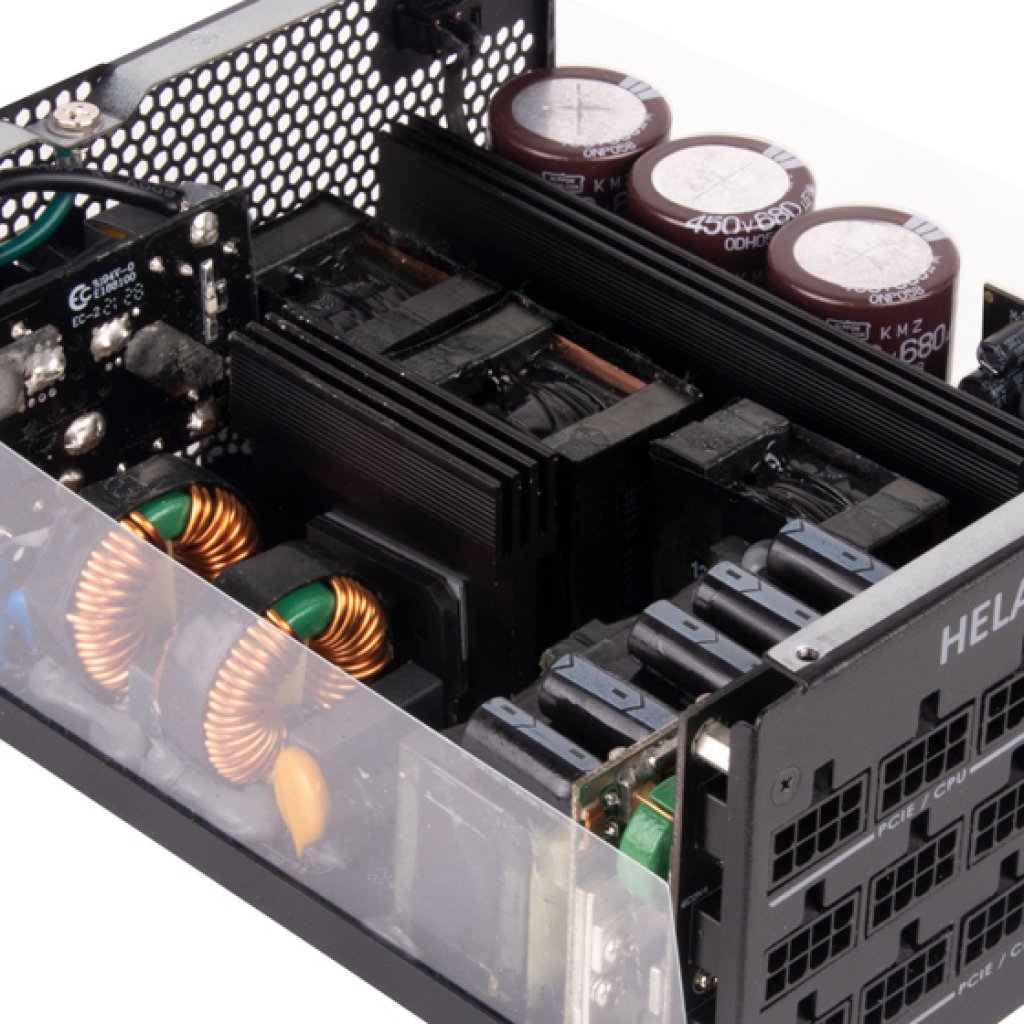Das Innenleben des Silverstone HELA 2050 Platinum.