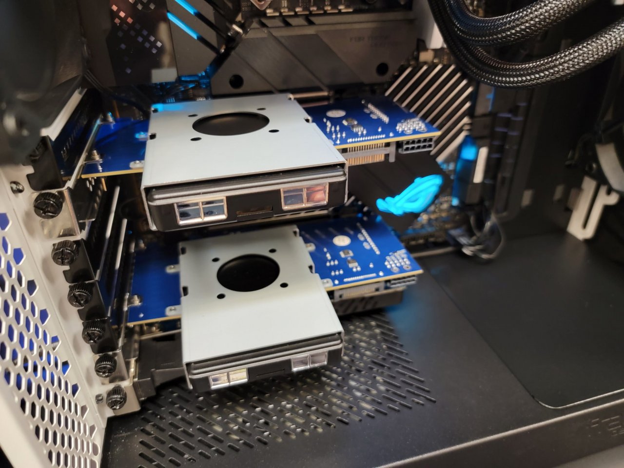 [31/12/2021] Intel Core i9-12900K: Intel zeigt SSDs mit kombinierter Übertragungsrate von 28 GByte/s (1)