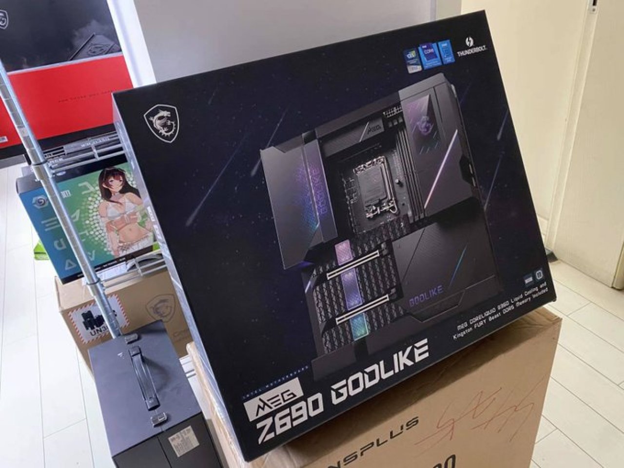 [06/12/2021] MSI MEG Z690 Godlike fotografiert: Knapp 100 Quadratzentimeter Premiumanspruch (1)