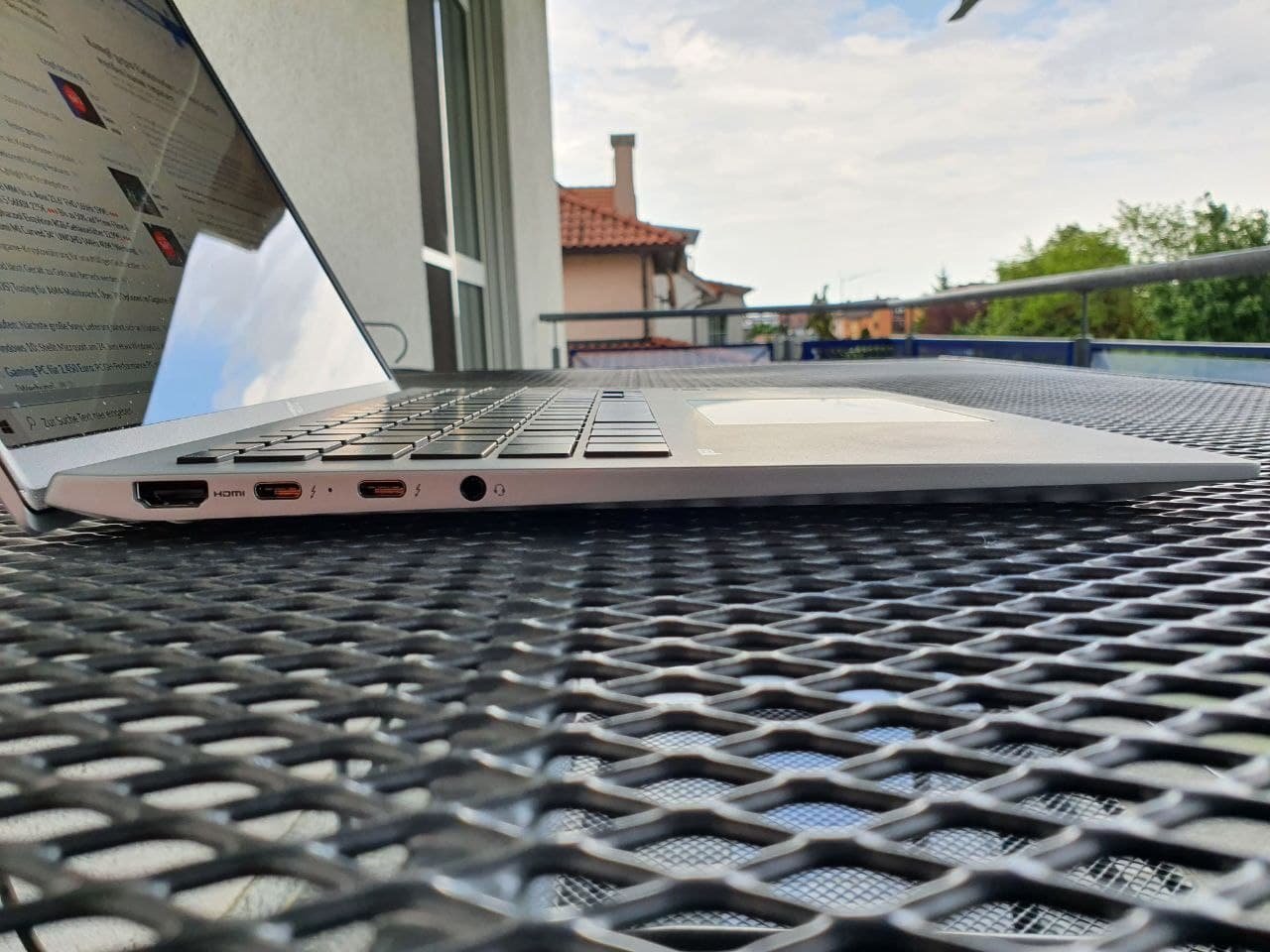 [21/12/2021] LG Gram 16: Ports auf der linken Seite mit HDMI und 2 mal USB-C und einem Klinkenanschluss.