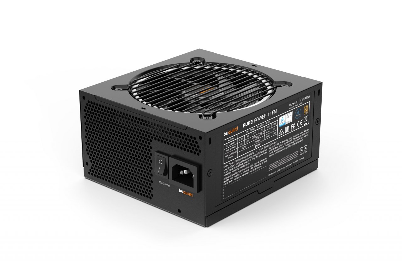 [25/01/2022] Im Falle des hier gezeigten Beispiel von Be Quiet sind zwei 12-Volt-Rails mit einmal bis zu 40 Ampere (ergibt 480 Watt) und einmal bis zu 36 Ampere (432 Watt) konzipiert und ablesbar. Insgesamt werden allerdings nur 70,8 A für beide vorgeschrieben (849,6 W). In der Test-Praxis liegen die Grenzen zwar oft höher als angegeben, dennoch sollten Sie sich unbedingt an die Herstellerangaben halten.