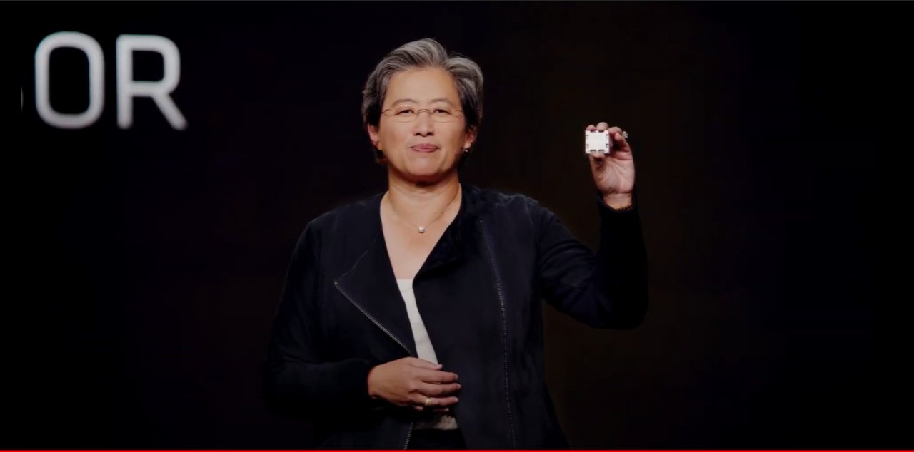 [04/01/2022] AMD-CEO Lisa Su zeigt einen Ryzen-7000-Prototypen (1)