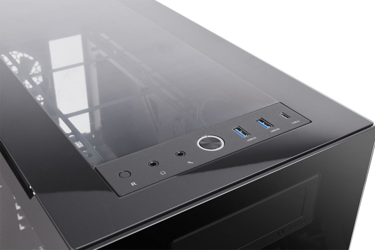 [04/01/2022] Im Rahmen der Thermaltake Expo 2022 stellt der Hersteller für Gehäuse, Kühler und Gaming-Peripherie den Divider 500 TG Ultra mit LCD-Bildschirm vor. (3)