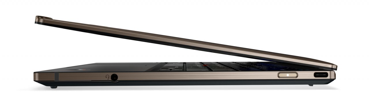[05/01/2022] Lenovo Thinkpad Z13 Ports rechte Seite mit Klinke und USB-C 4.0