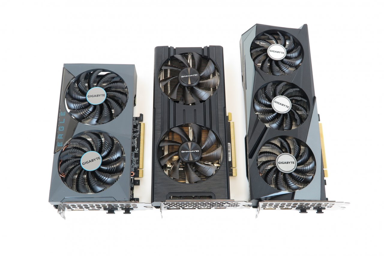 [25/01/2022] Geforce RTX 3050 8GB: Das kleinste Ampere-Modell ist in diversen Farben und Formen erhältlich. Die RX 6500 XT wird von der RTX 3050 haushoch geschlagen, allerdings hat die Nvidia-Karte keine Chance gegen die Radeon RX 6600 - gerade bei der Energieeffizienz. Vergleichstest von 9 Custom-Designs der Geforce RTX 3050.
