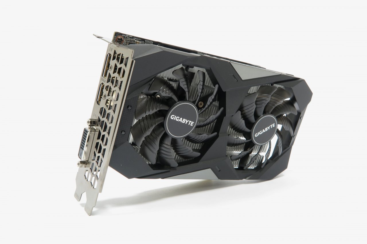 [24/01/2022] Der Hardware-Youtuber Paulo Gomes hat den Grafikspeicher einer Geforce GTX 1650 händisch von 4 auf 8 GiByte verdoppelt.