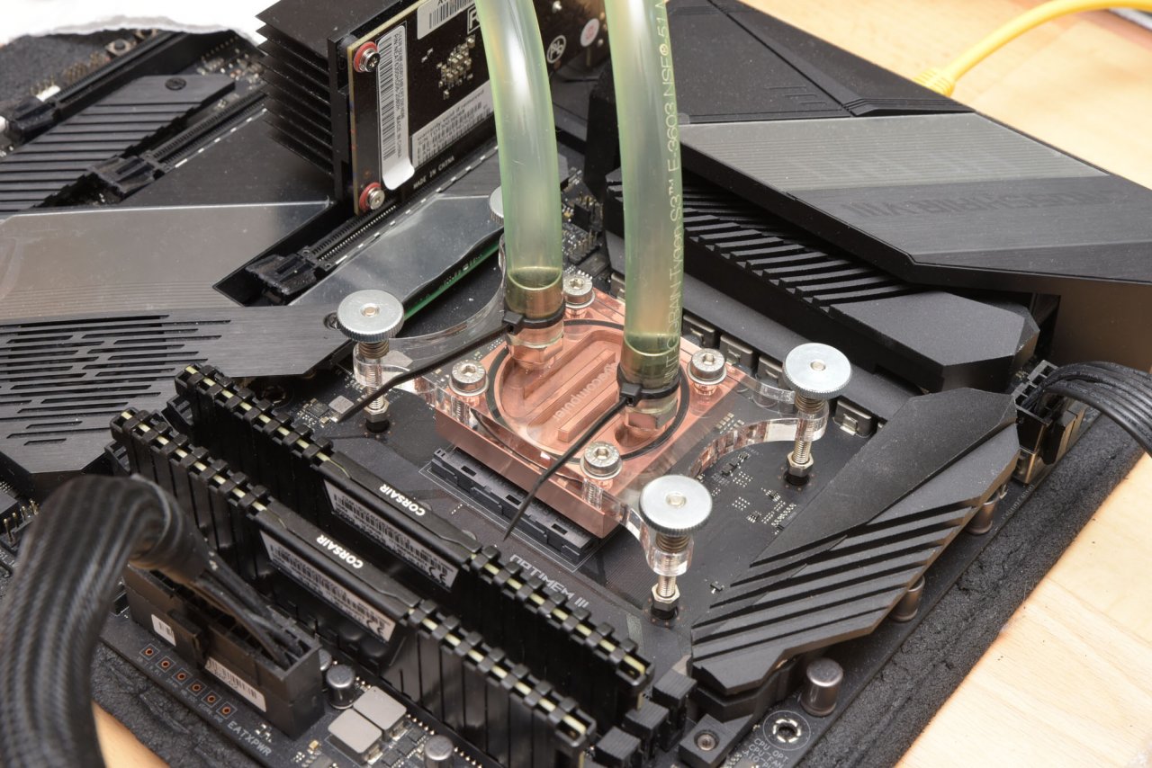 [27/02/2022] Retro-Wasserkühlung: 20 Jahre alter Cuplex-Kühler kühlt Ryzen 7 5800X im PCGHX-Test