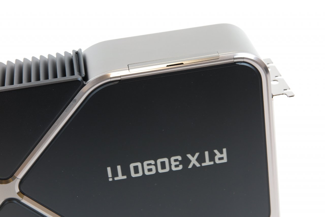 [04/04/2022] Nvidia Geforce RTX 3090 Ti Founders Edition im Test: NVLink zwecks Multi-GPU ist wieder an Bo(a)rd.