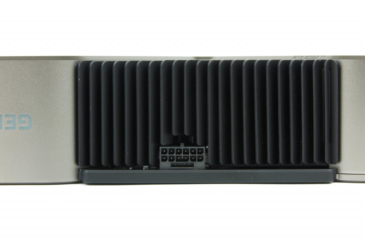 Geforce RTX 3090 Founders Edition - 12-Pol-Strombuchse