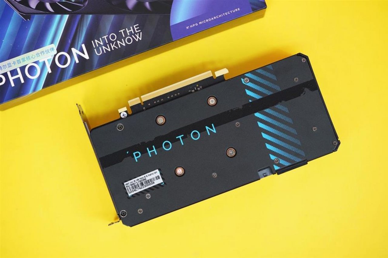 [21/06/2022] Intel Arc A380: Custom-Design 