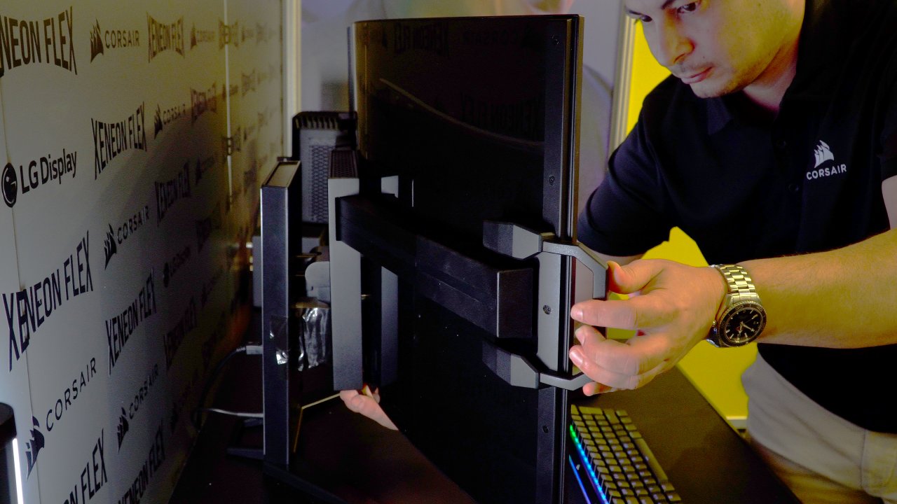 [25/08/2022] Corsair Xeneon Flex OLED. (1)