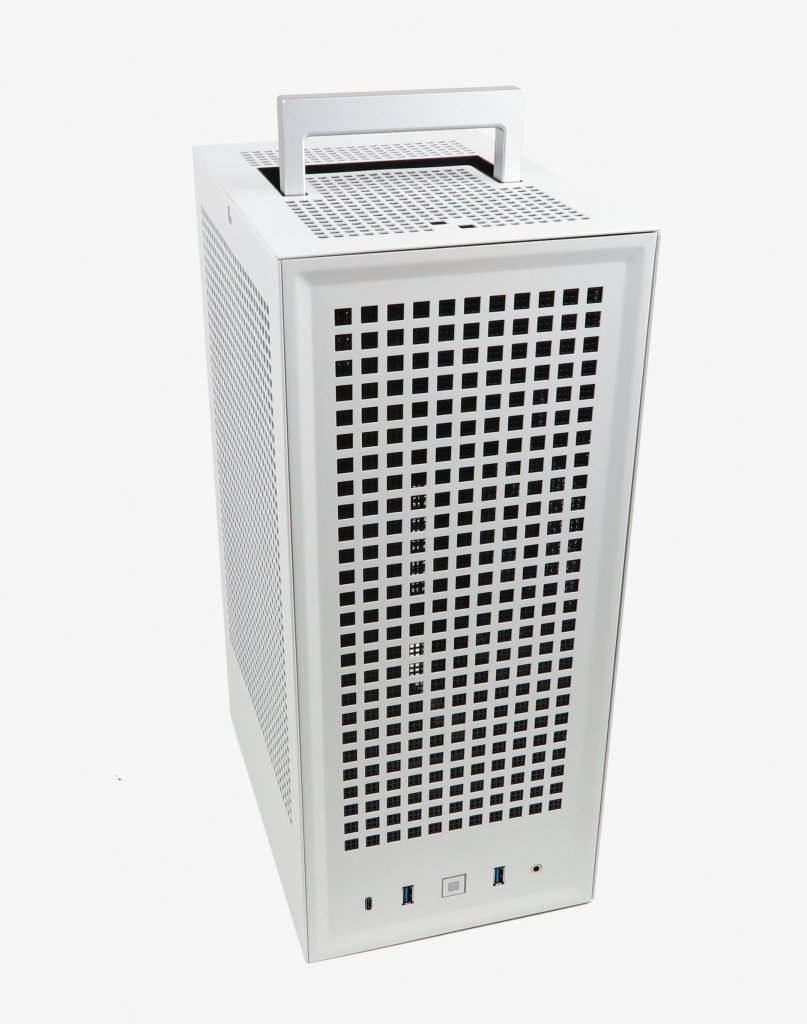 [11/08/2022] Das Hyte Revolt 3 sticht durch einen angenehmen Aufbau und netten Features wie dem Tragegriff oder den seitlichen Universalhalterungen positiv hervor. Wer ein schickes, mobiles ITX-Gehäuse sucht, hat beim Revolt 3 ein faires Angebot vor sich.