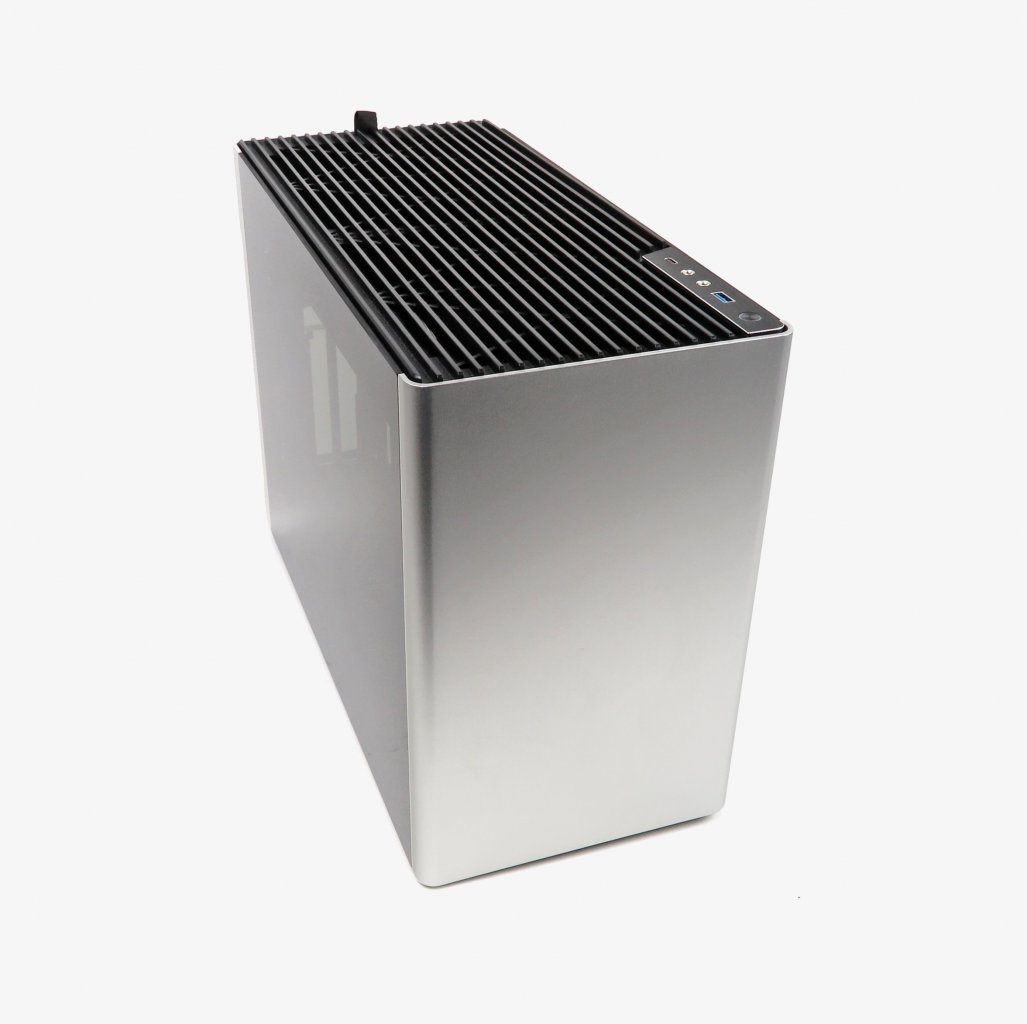 [11/08/2022] Das Jonsplus i100 Pro zeigt sich von der edlen Seite, mit zwei Seitenteilen aus Glas und einer hochwertigen Metall-Front.