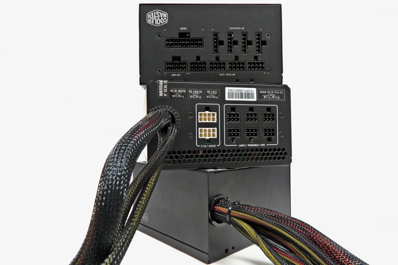 [07/09/2022] Bei einem vollmodularen Gerät (oben) kann man die Kabel beliebig anstecken. Ohne Management (unten) sind alle Kabel fest am Netzteil montiert und teilmodulare Netzteile (Mitte) haben meist ATX- und CPU-Stecker fest integriert.