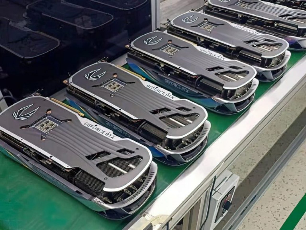[12/09/2022] Geforce RTX 4090: Bilder eines Zotac-Modells geleakt (1)