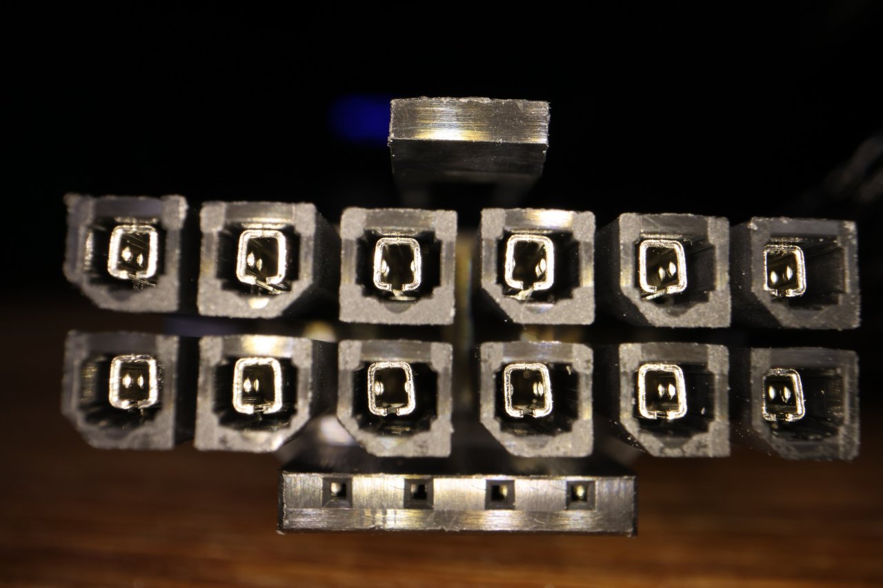 12VHPWR-Stecker von Be Quiet beim Dark Power Pro 13.