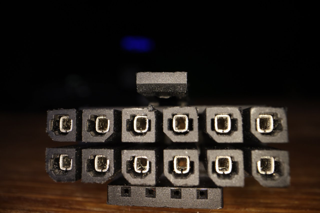 12VHPWR-Stecker von Seasonic beim Prime TX.