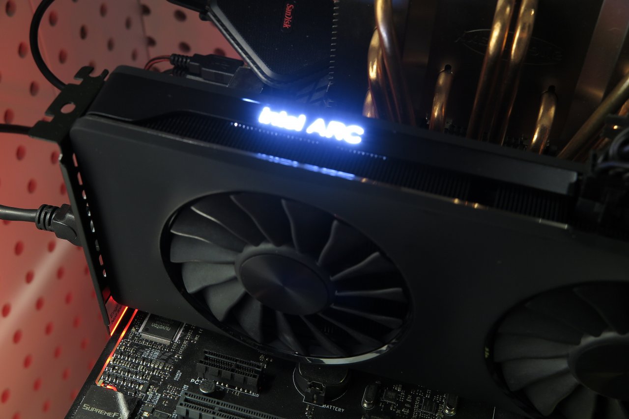 [04/10/2022] Intel Arc A750 Limited Edition Beleuchtung