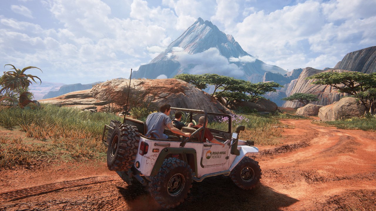 [24/10/2022] Uncharted Legacy of Thieves – In Madagaskar können Sie in einem etwas offener gestaltetem Gebiet (halbwegs) frei mit dem Jeep herumdüsen und nach Bedarf aussteigen und zu Fuß die Welt erkunden. In diesem Abschnitt sieht man außerdem die Anwendung der Global Illumination sehr gut. Achten Sie darauf, wie sich das Rot des Bodens auf den Jeep, die Vegetation und die Figuren überträgt. Es wirkt, als käme eine mit u.a. Horizon oder den jüngeren Assassin's-Creed-Teilen vergleichbare voxel- bzw. Height-Field-basierte GI zum Einsatz, es kann allerdings außerdem sein, dass für diesen großen, offenen Abschnitt eine etwas divergierende bzw. gröber aufgelöste GI zum Einsatz kommt – die Lichtübertragungen in den anderen, zumeist deutlich kleineren und teils geschlossenen Umgebungen wirken häufig etwas genauer, sanfter und feiner – solch hohe Kontraste wie zwischen rotem Boden, den dynamischen Objekten etc. sind allerdings auch recht selten.
