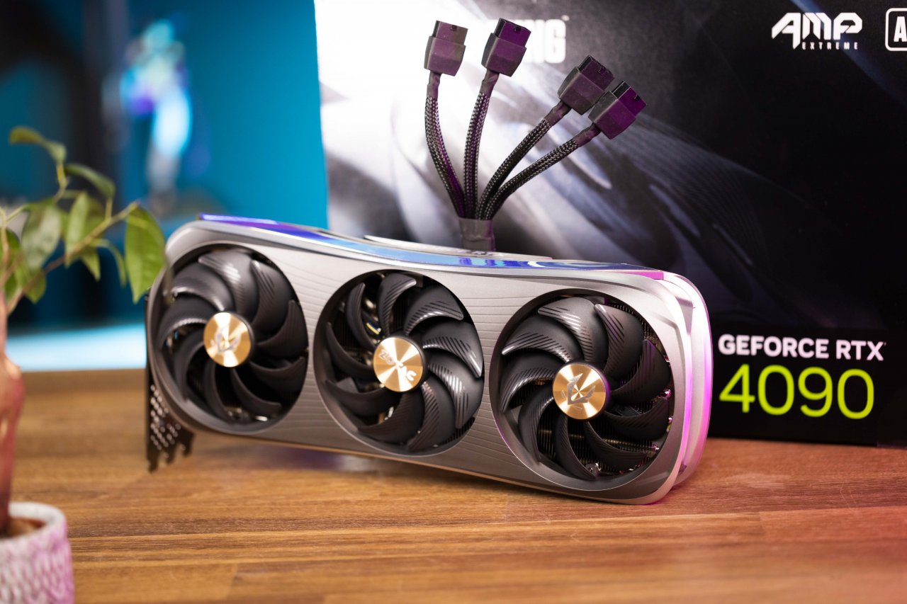 Riesige Lüfter verleihen der Zotac AMP Extreme ein elegantes Aussehen.