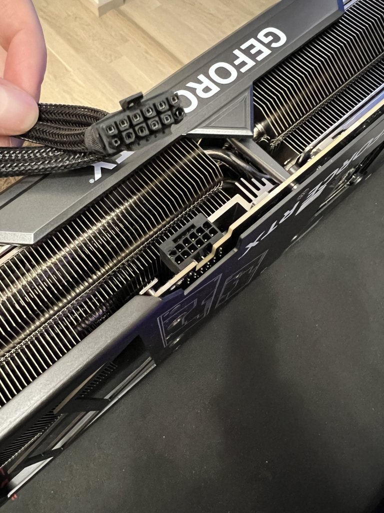 [25/10/2022] Rauchende Stromstecker bei RTX 4090: Bekannter Youtuber fordert Nvidia zum Handeln auf