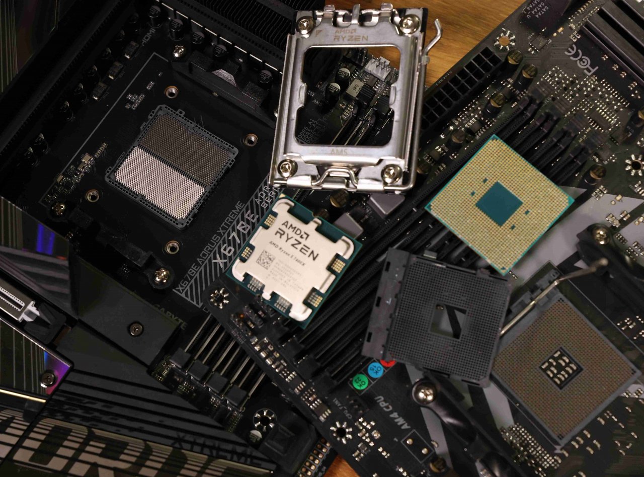 [21/11/2022] AM5 und AM4 jeweils zerlegt und mit CPU