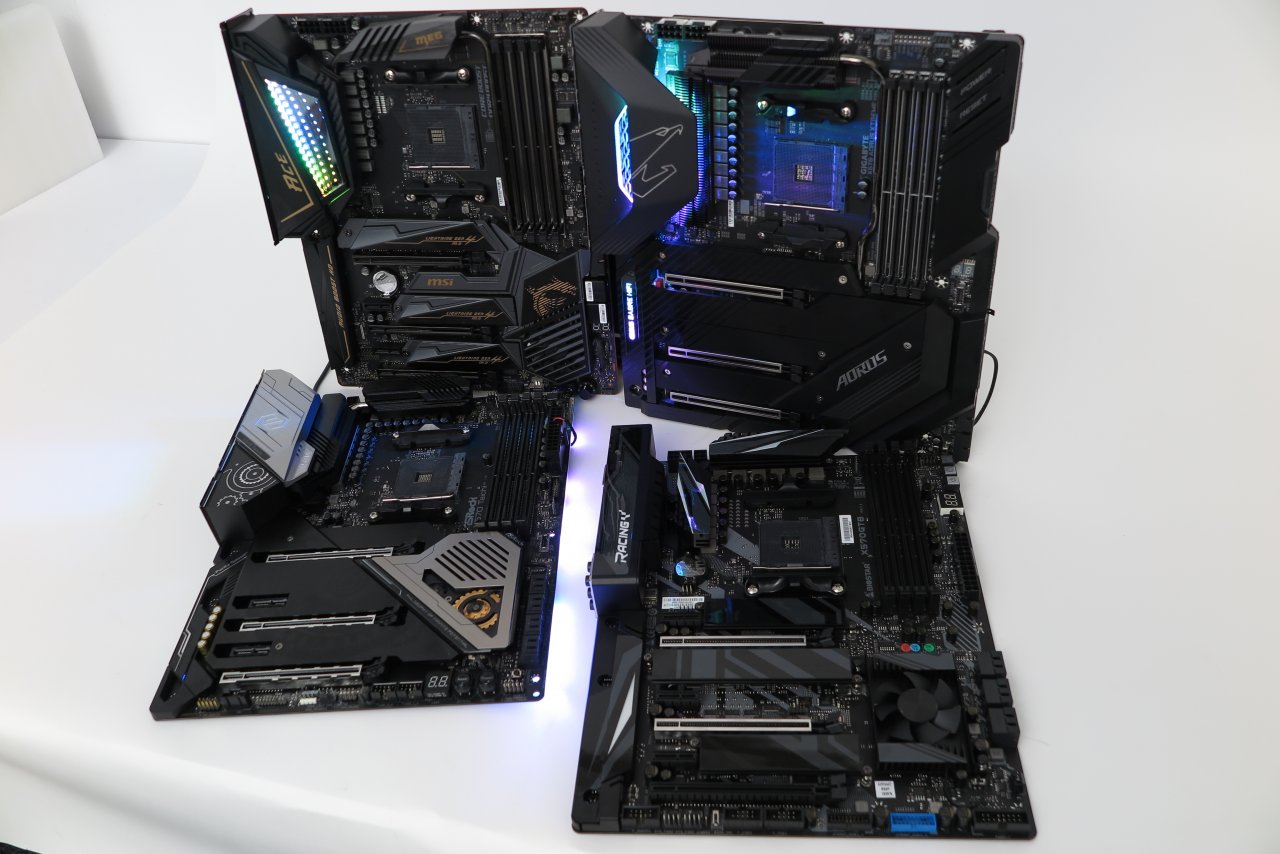 [10/11/2022] Viele X570-Mainboards legen Wert auf eine optisch eindrucksvolle Ausleuchtung, während spätere Generationen eher mit Animationen punkten wollen. (Aufmacher-Motiv AM4)