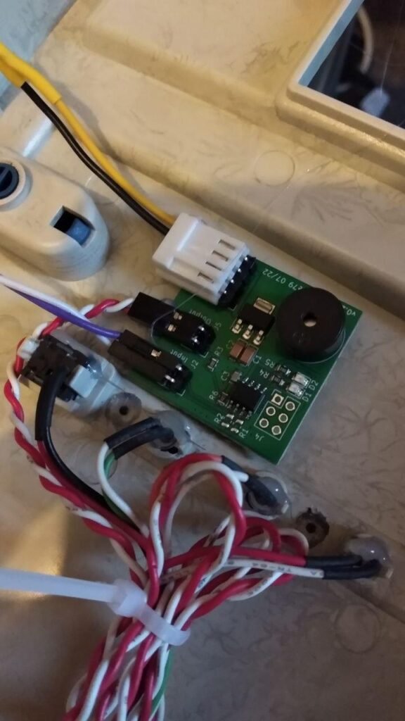 [08/11/2022] Mit dem HDD Clicker eines Retro-Computing-Enthusiasten bekommen Nutzer einer SSD das Klickgeräusch klassischer HDDs zurück. (1)