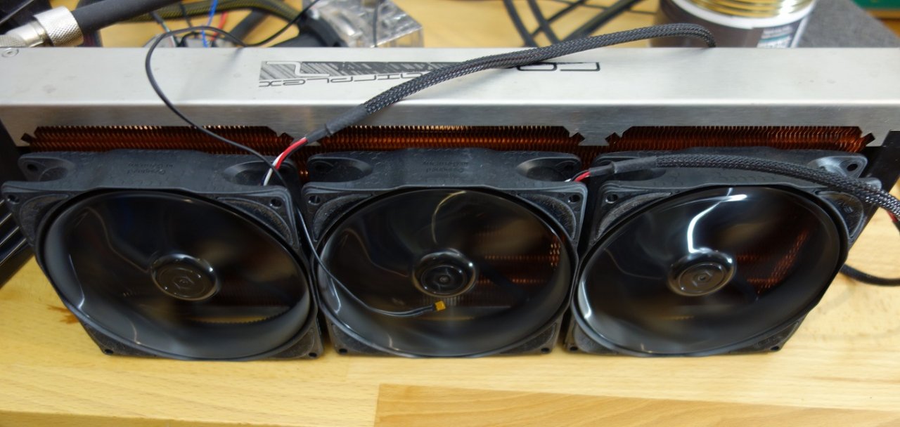 [09/11/2022] 13 Wasserkühlblöcke im PCGHX-Test: Was kühlt einen Ryzen 5 5600X am besten?