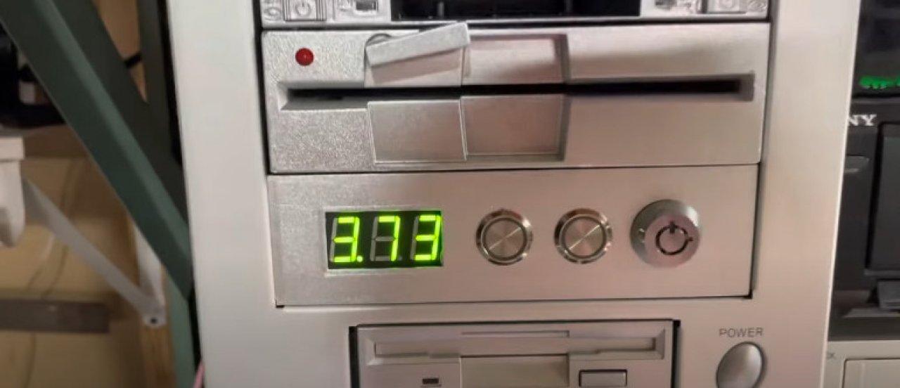 [07/11/2022] Retro-Hardware: Bastler zeigt Turbo-Button für moderne Windows-Rechner (1)